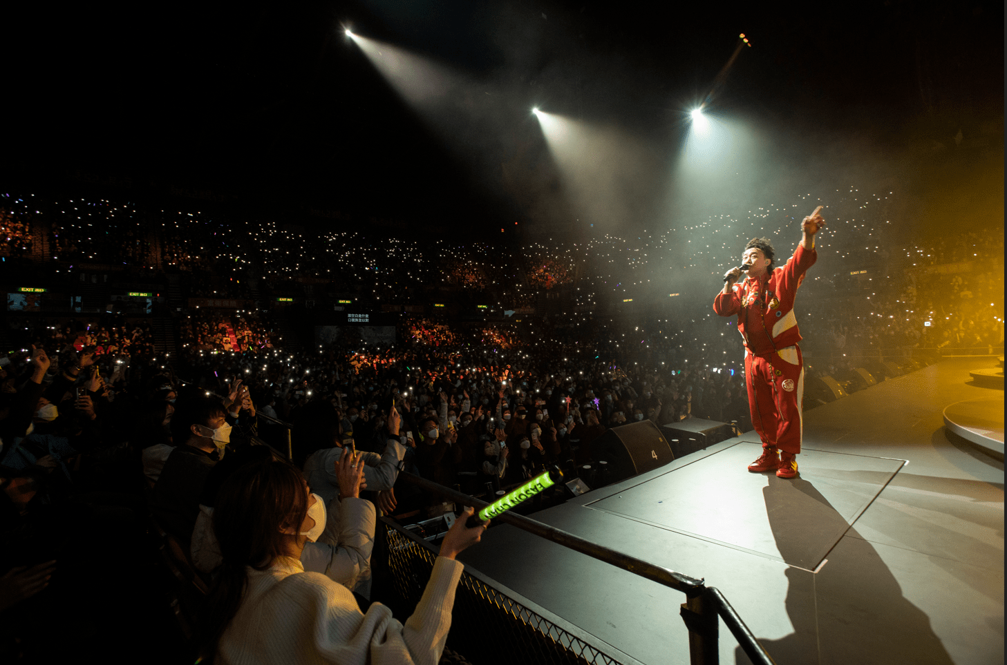 万博manbetx体育-太阳新秀表现惊艳，全场观众掌声不断，电话积分谢谢.